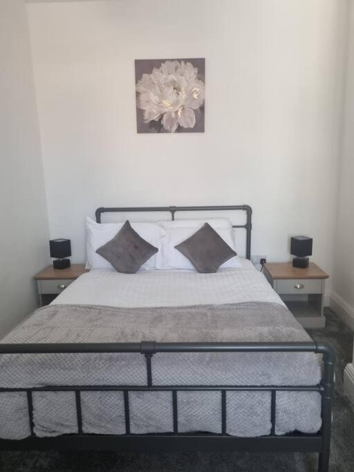 Highly Modern Home, 3 Bed, Close To The District *
